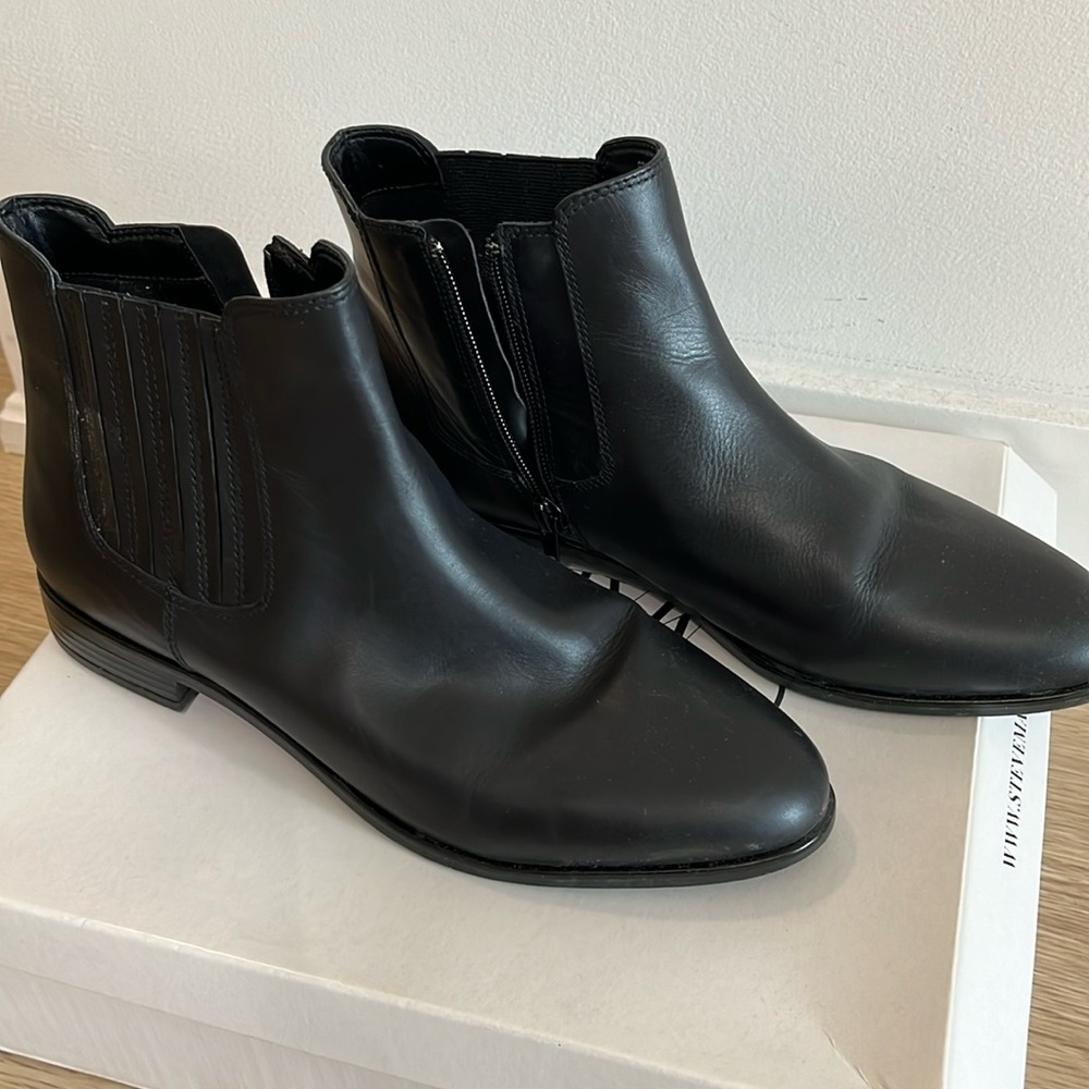 Steve Madden Black Leather Bootie for Fall. Like new!